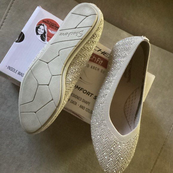 New in box sparkly Skechers - Picture 4 of 7